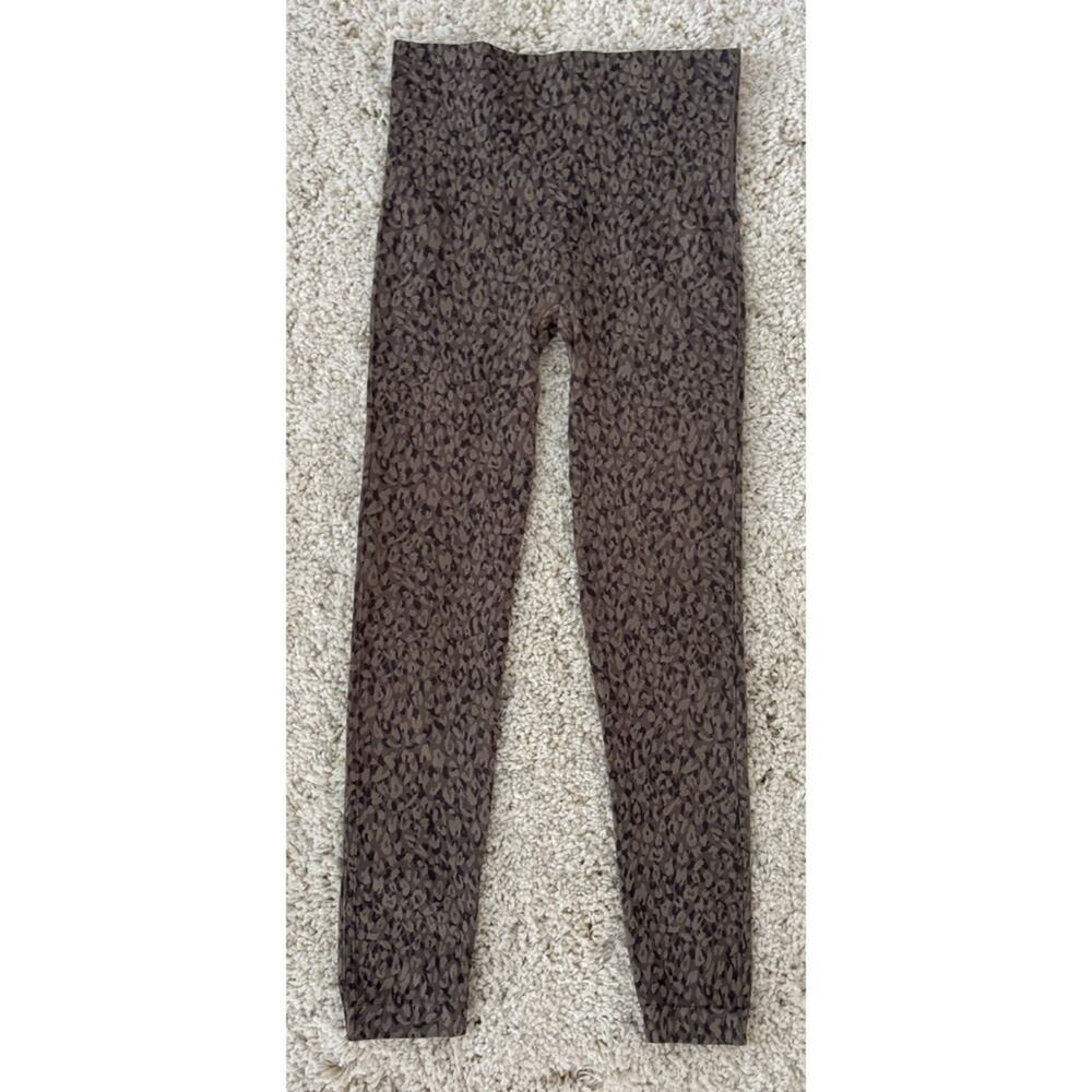 Spanx Leopard Print Stretch Pull On Seamless Cropped Pants Leggings Medium